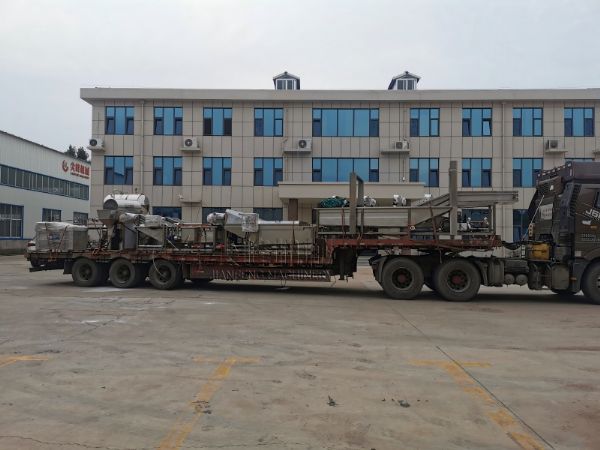 尖峰機械發(fā)運承德客戶定制化香菇醬加工設(shè)備